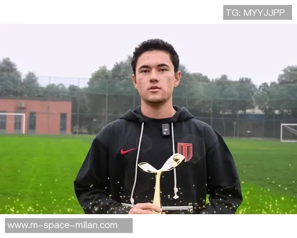 贺希宁：从足球新星到职业生涯的璀璨之路与未来展望